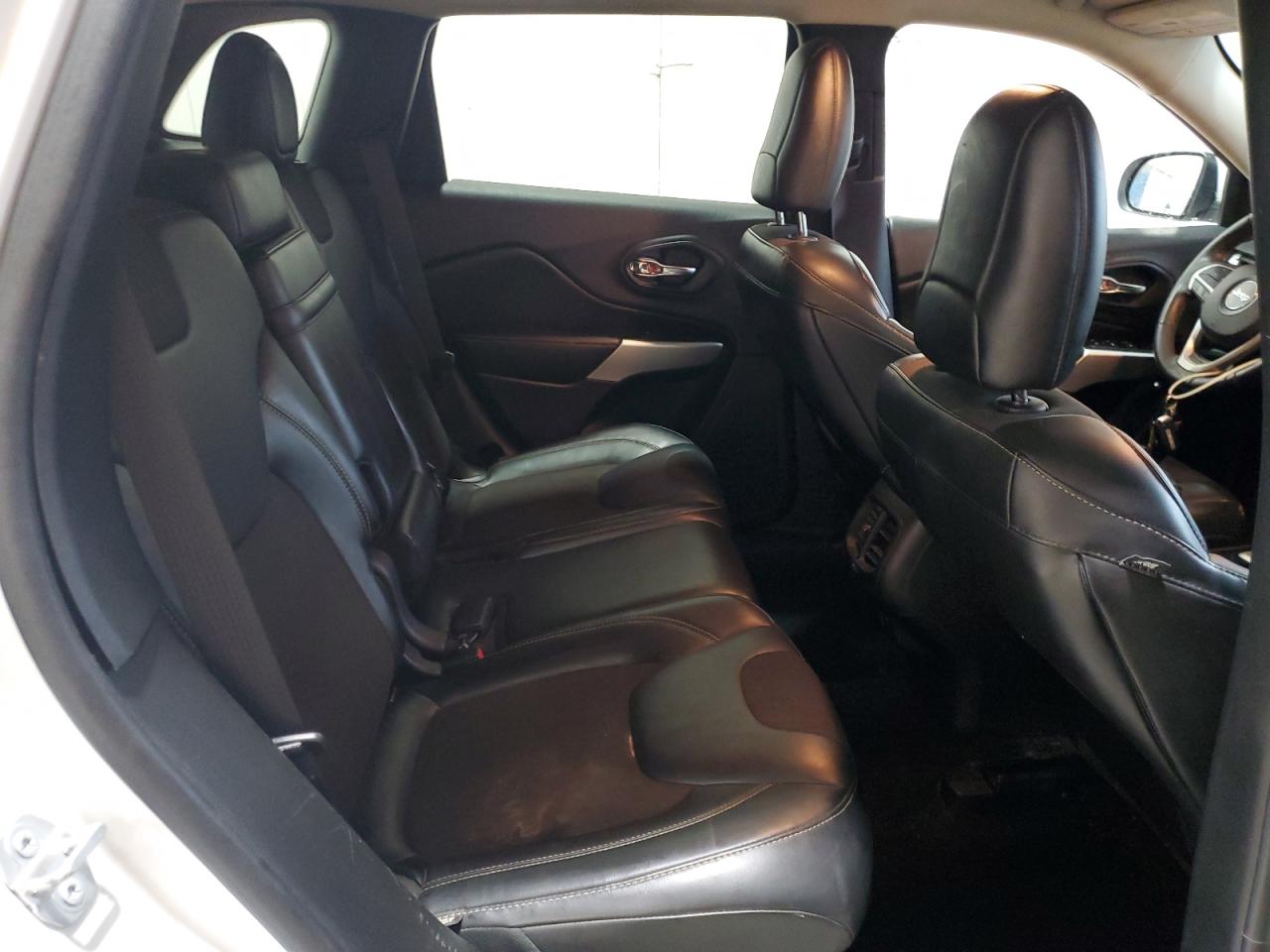 2018 Jeep Grand Cherokee - Image 11
