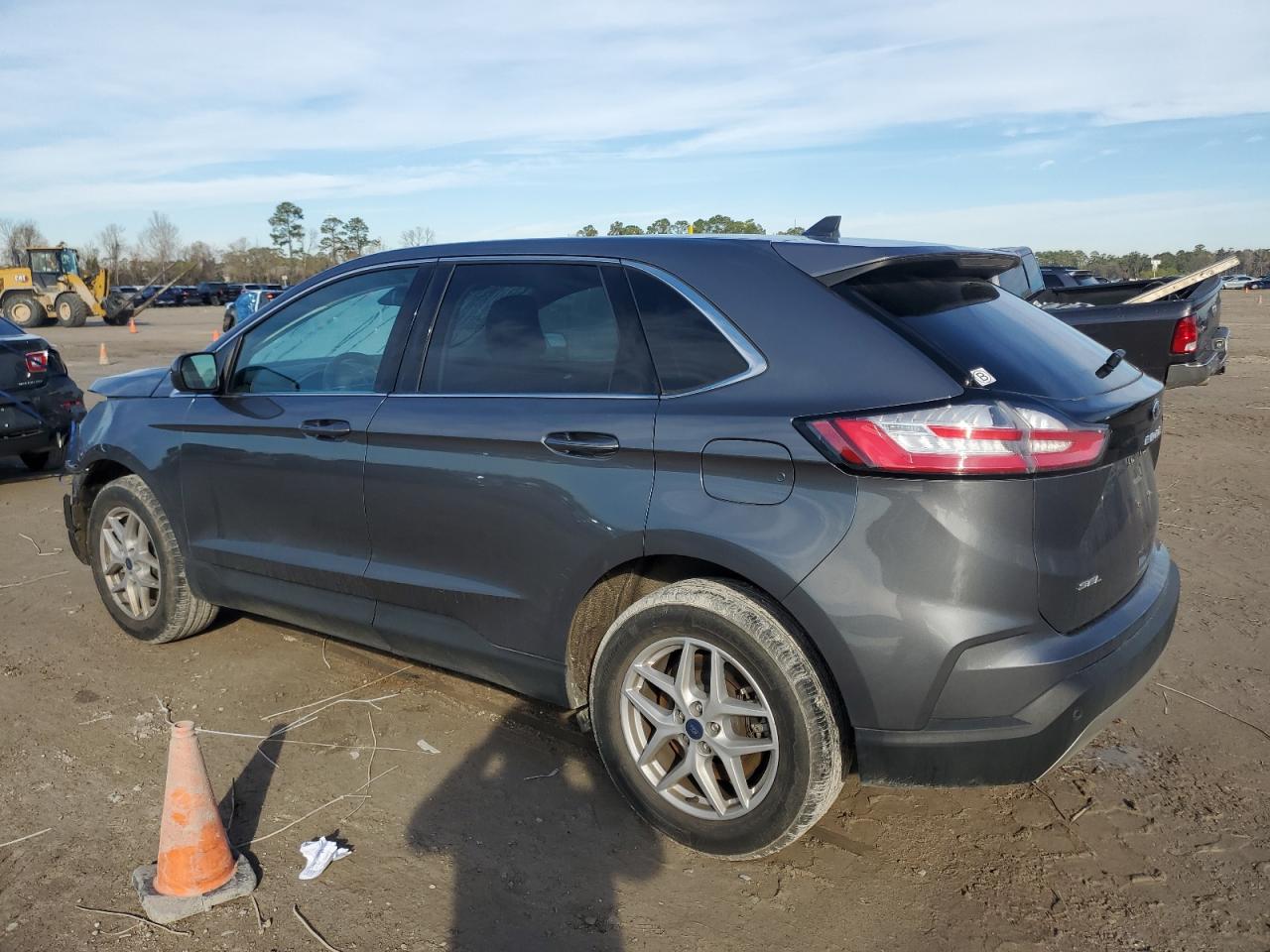 2022 Ford Edge - Image 2