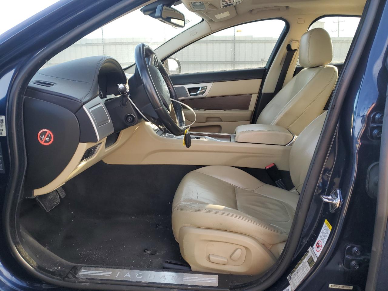 2012 Jaguar XF - Image 7