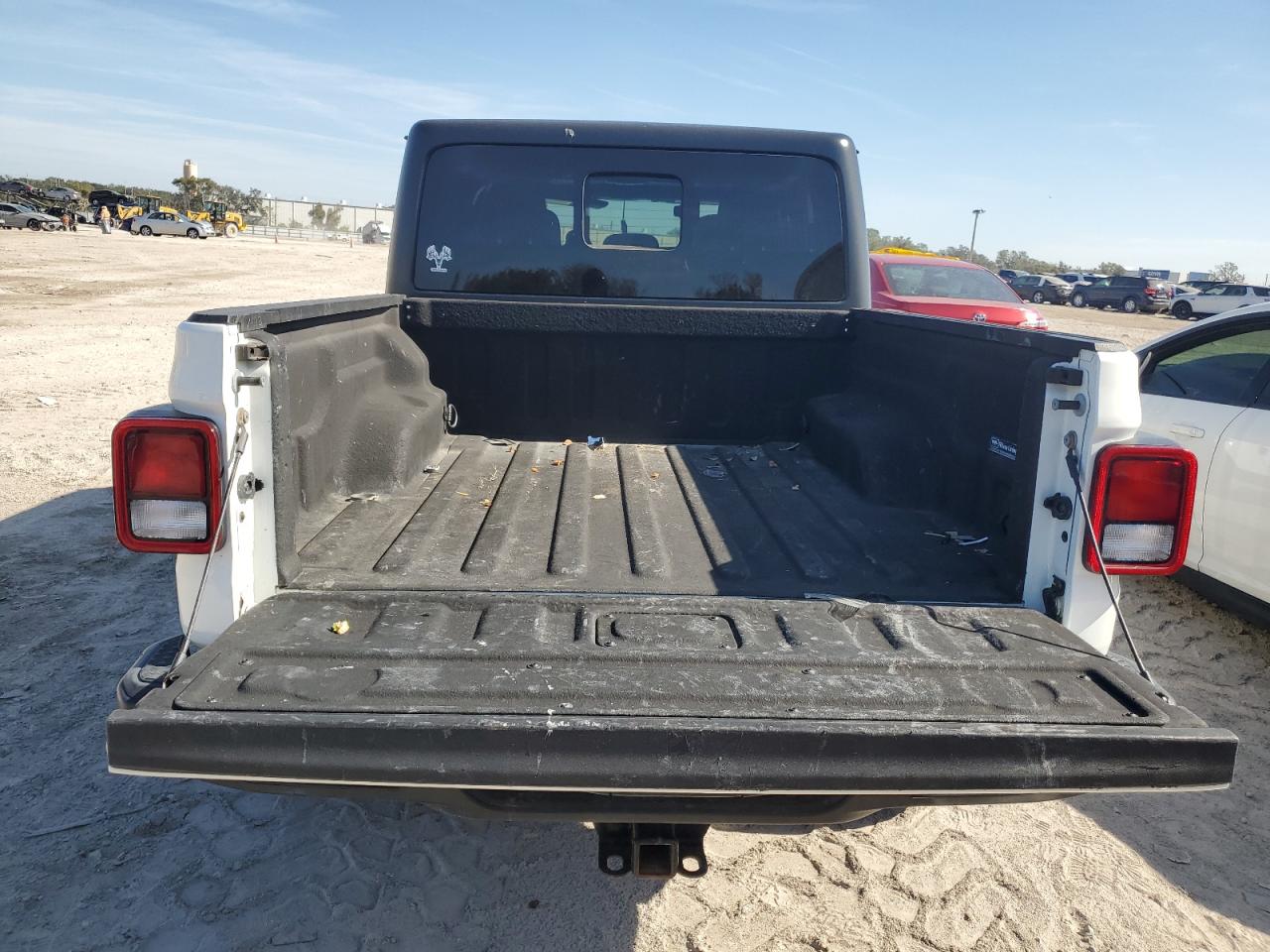 2021 Jeep Gladiator - Image 6