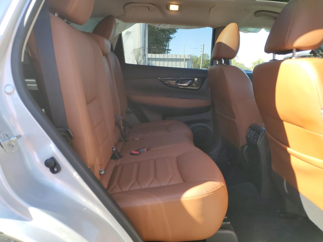 2018 Nissan Rogue - Image 11