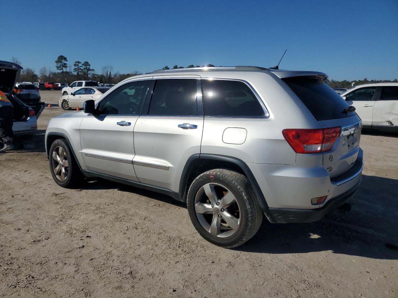 2013 Jeep Grand Cherokee - Image 2