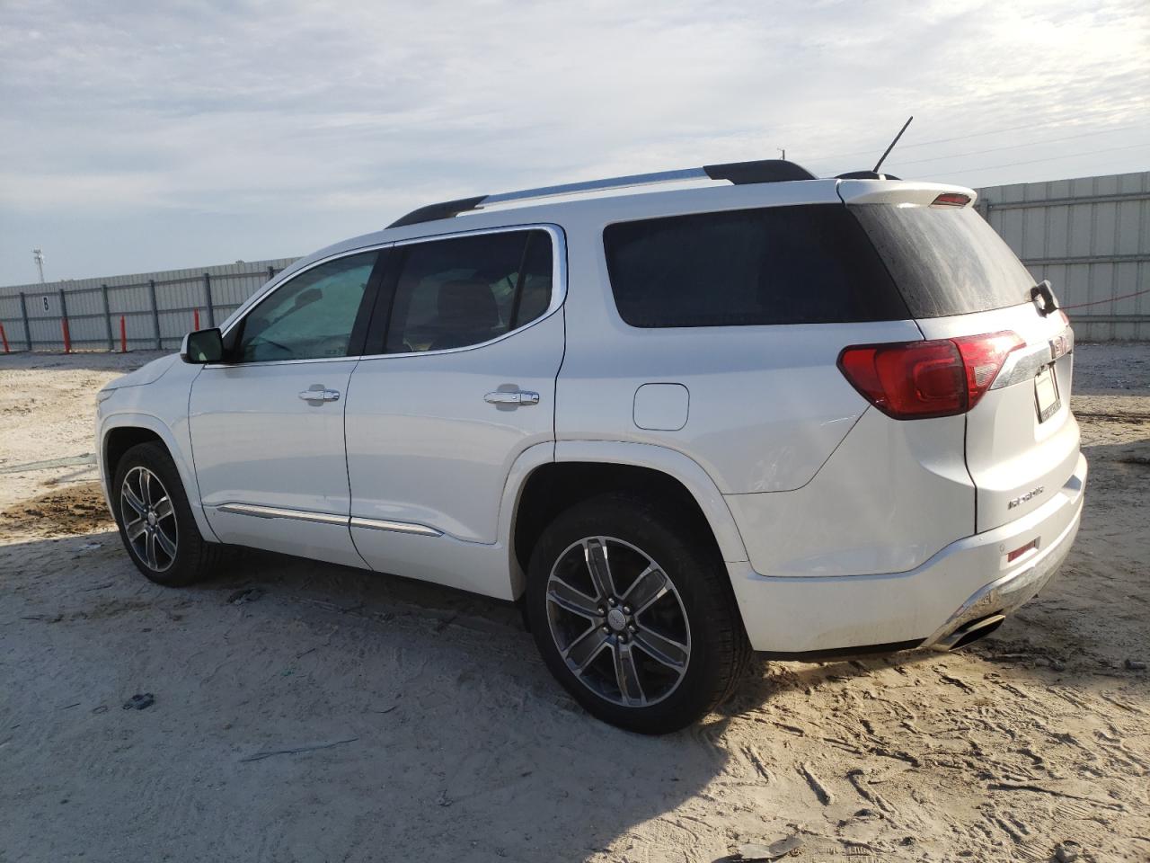 2018 GMC Acadia - Image 2