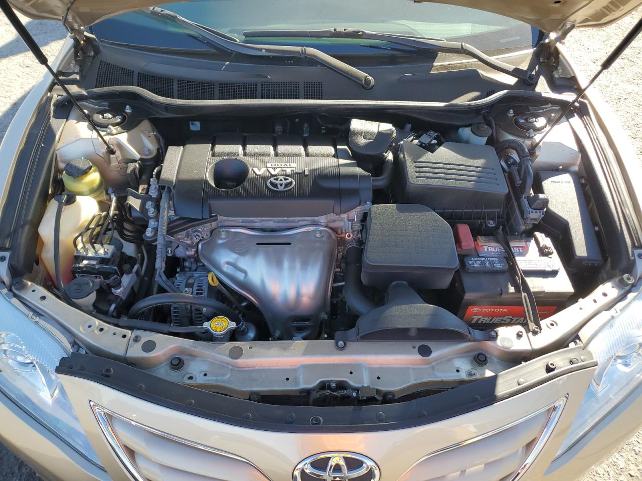 2010 Toyota Camry - Image 11