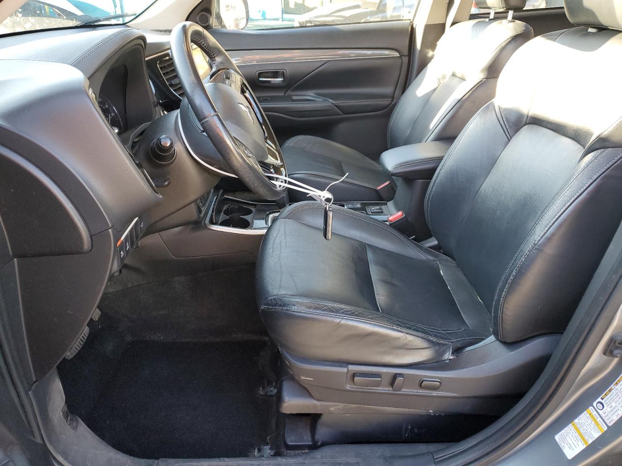 2020 Mitsubishi Outlander - Image 7