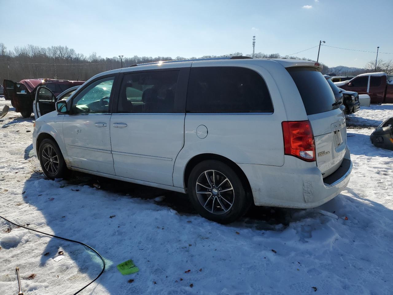 2017 Dodge Caravan - Image 2