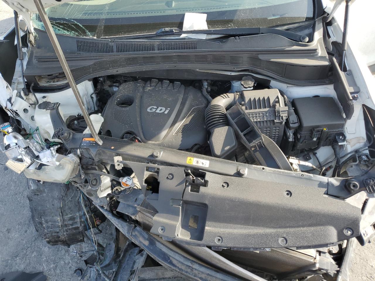 2016 Hyundai Santa Fe - Image 13