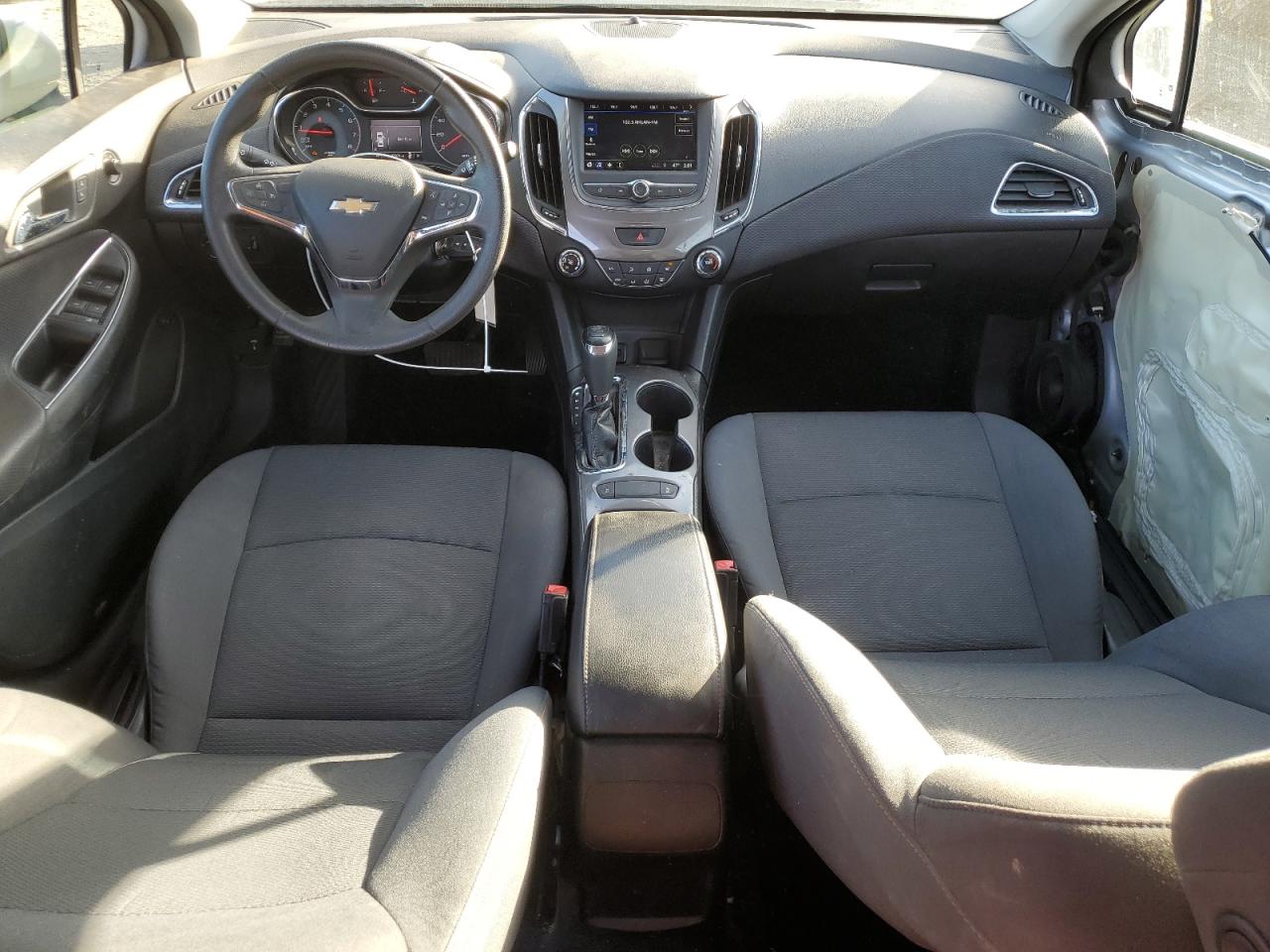 2019 Chevrolet Cruze - Image 8