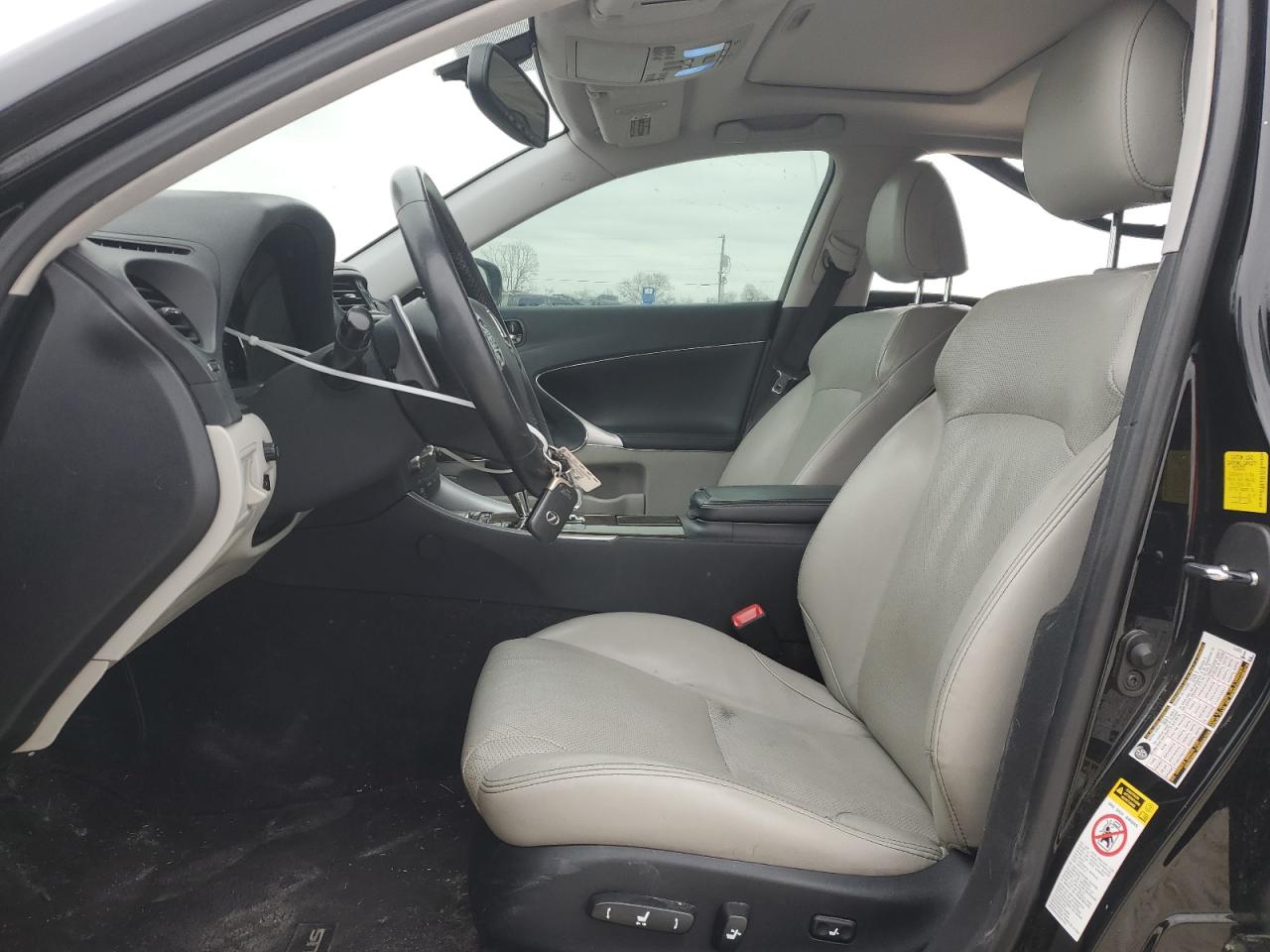 2011 Lexus IS - Image 7