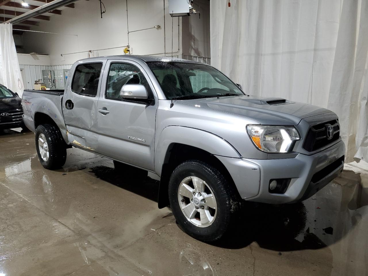 2015 Toyota Tacoma - Image 4