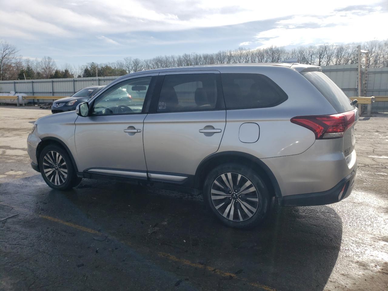 2019 Mitsubishi Outlander - Image 2