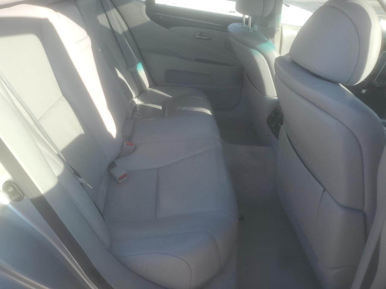 2012 Lexus LS - Image 11