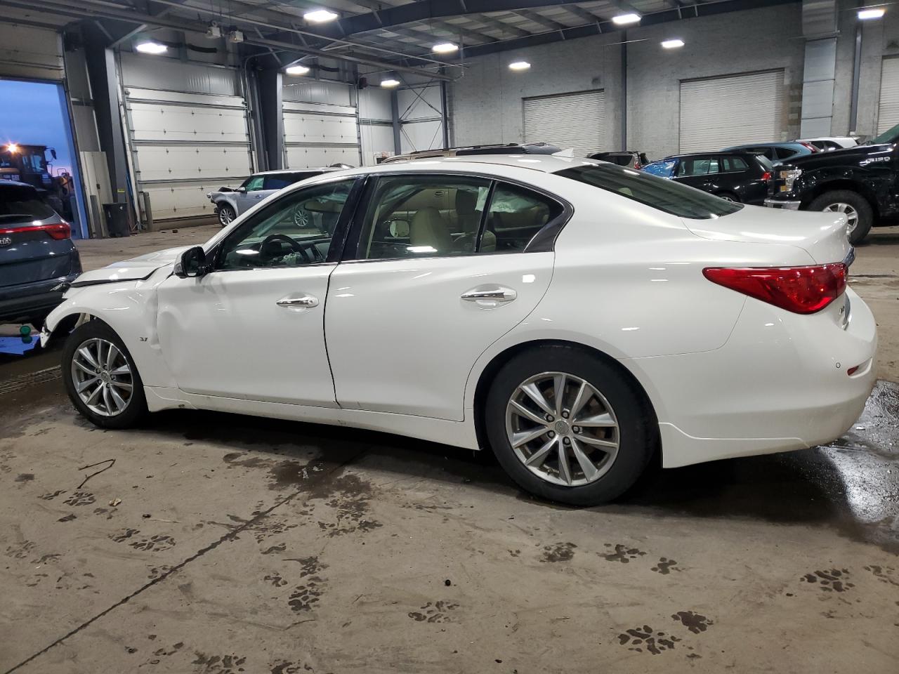 2015 Infiniti Q50 - Image 2
