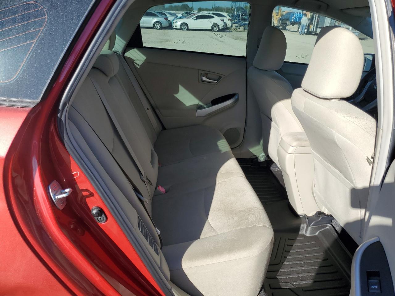 2013 Toyota Prius - Image 10