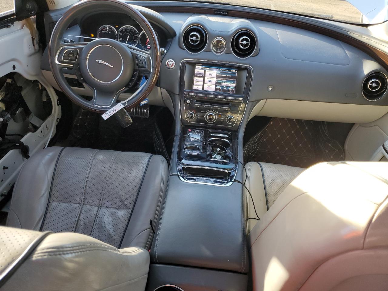 2014 Jaguar XJ - Image 8