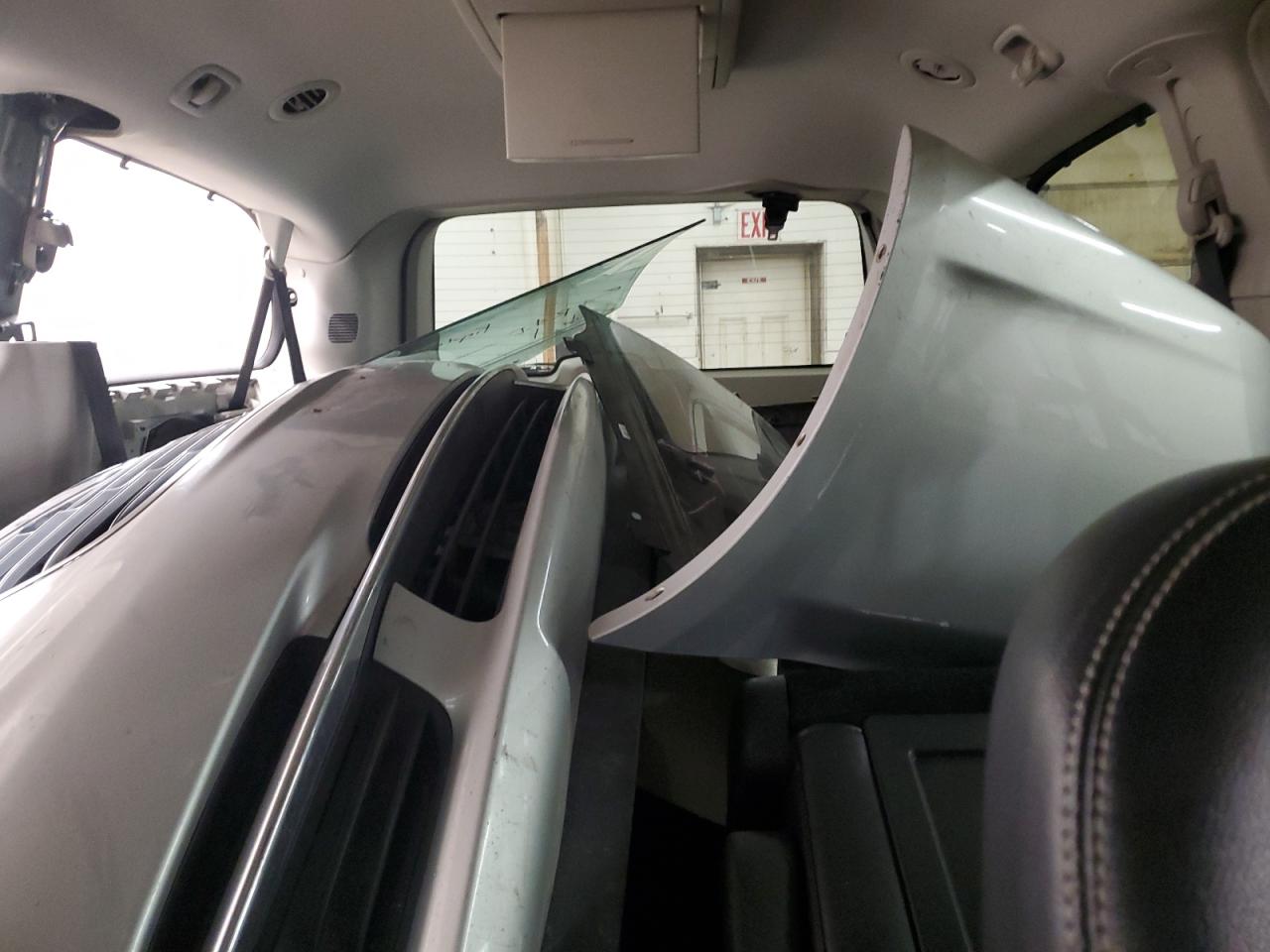2012 Chrysler Town & Country - Image 10