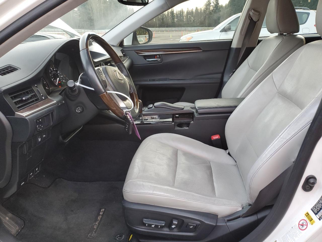 2013 Lexus ES - Image 7