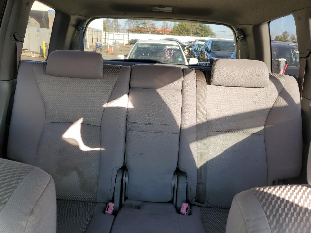 2004 Toyota Highlander - Image 10
