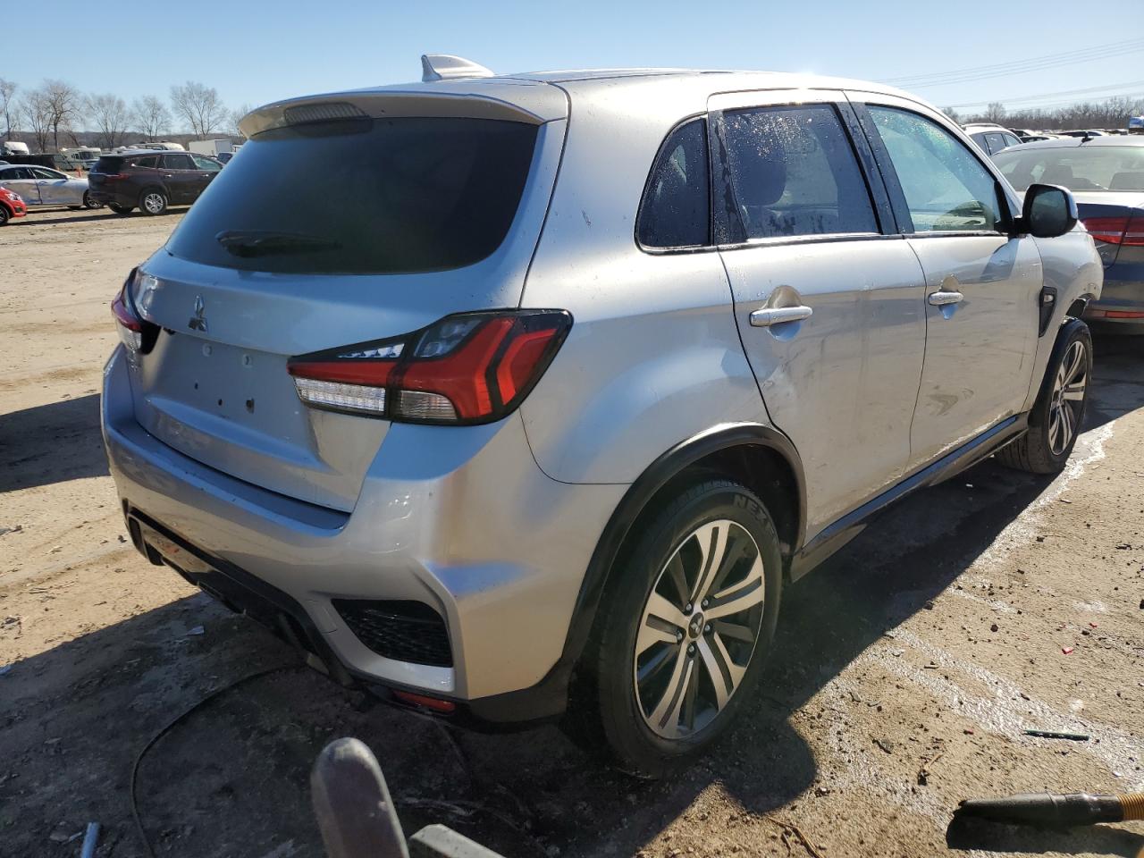 2020 Mitsubishi Outlander - Image 3