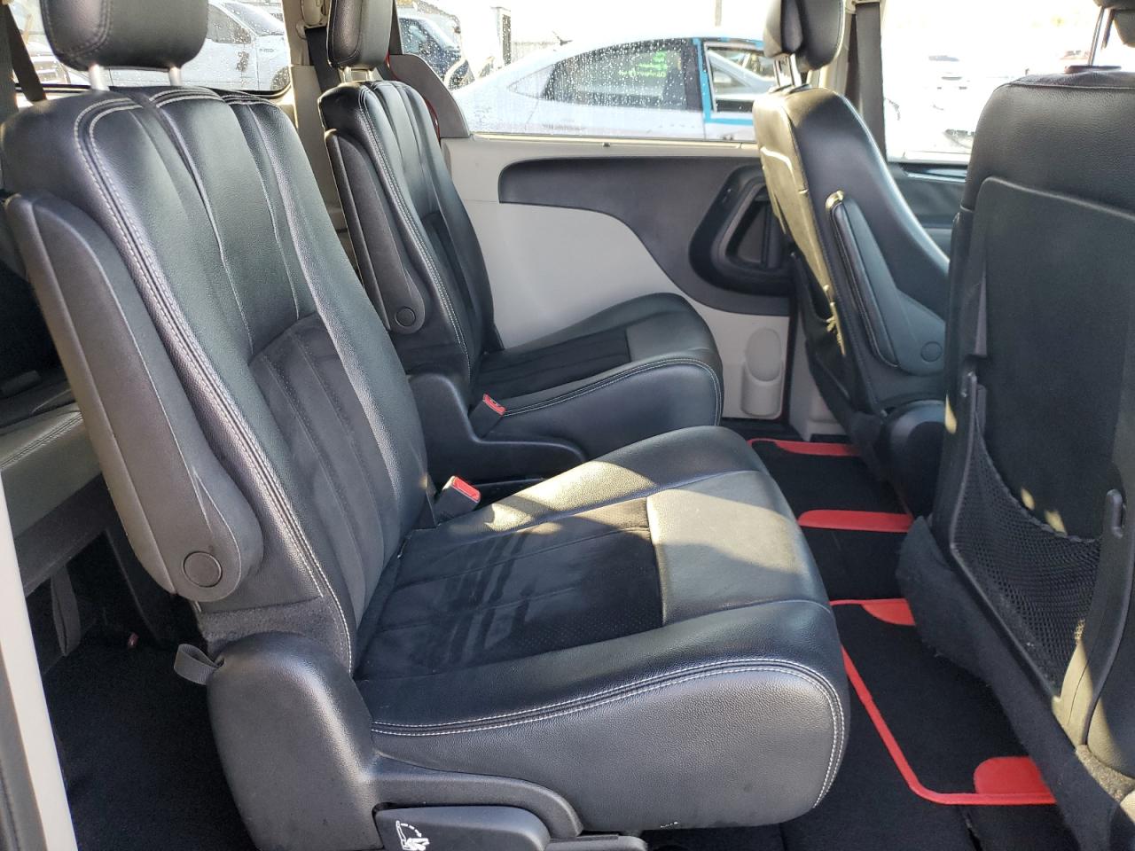 2016 Dodge Caravan - Image 11