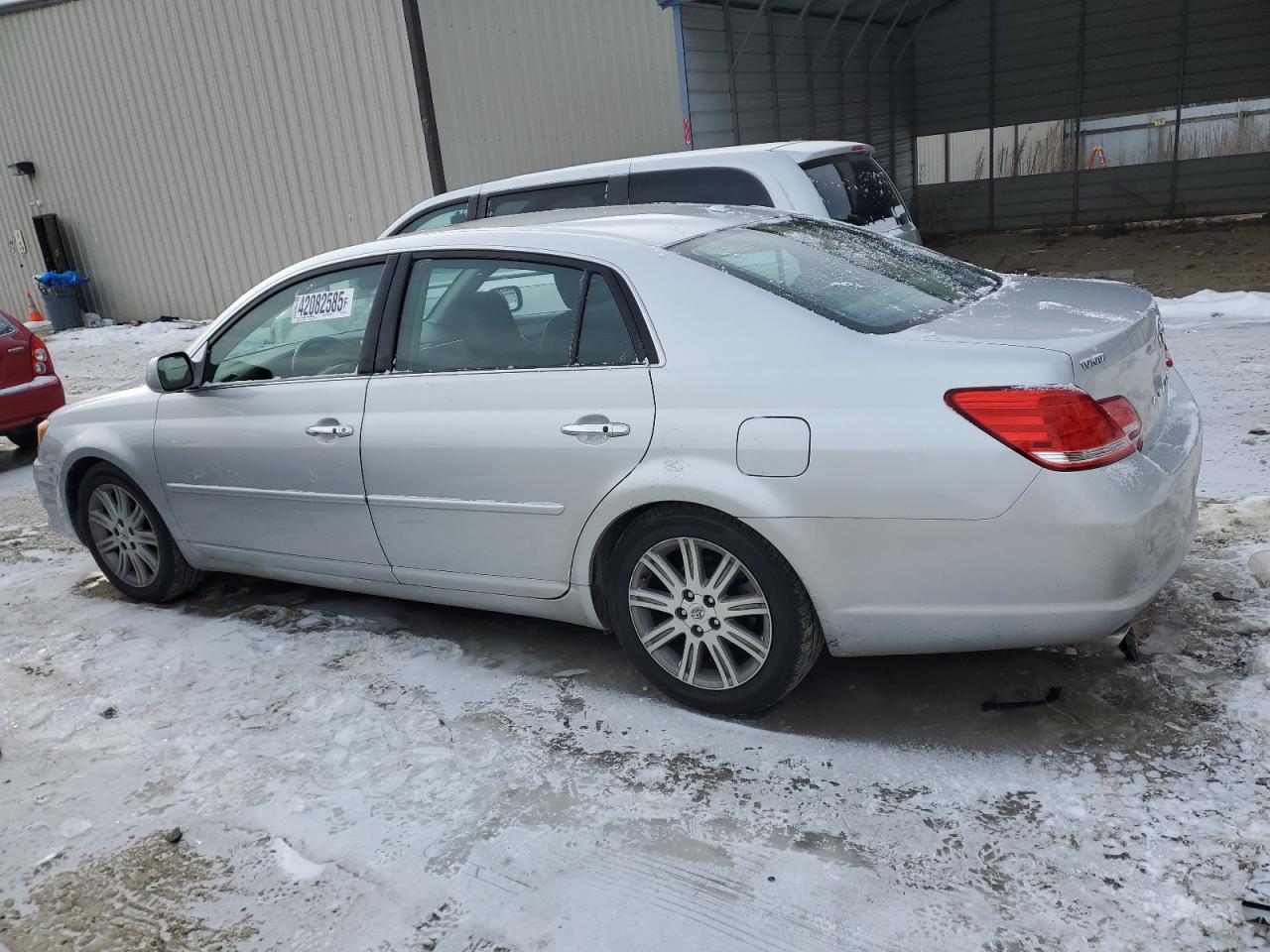 2010 Toyota Avalon - Image 2