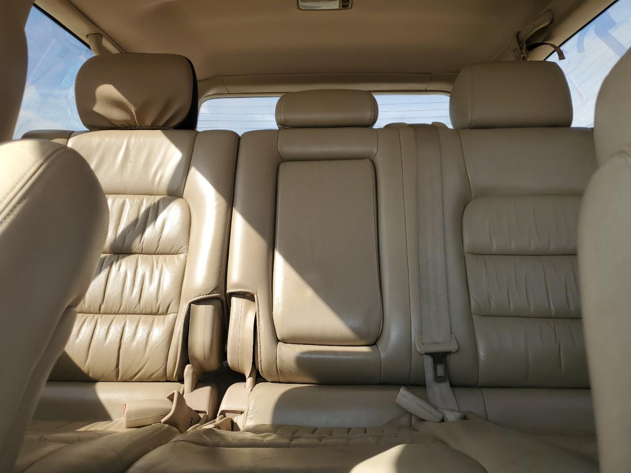 2000 Lexus LX - Image 10