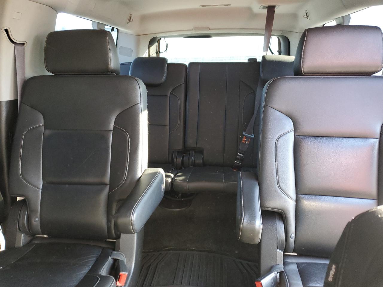 2015 Chevrolet Suburban - Image 10