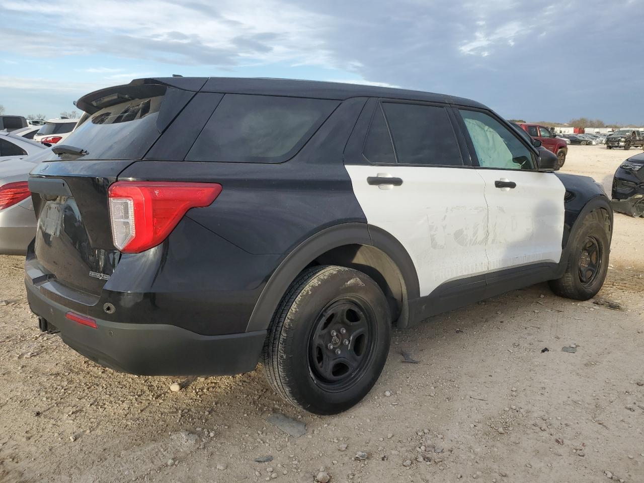 2022 Ford Explorer - Image 3