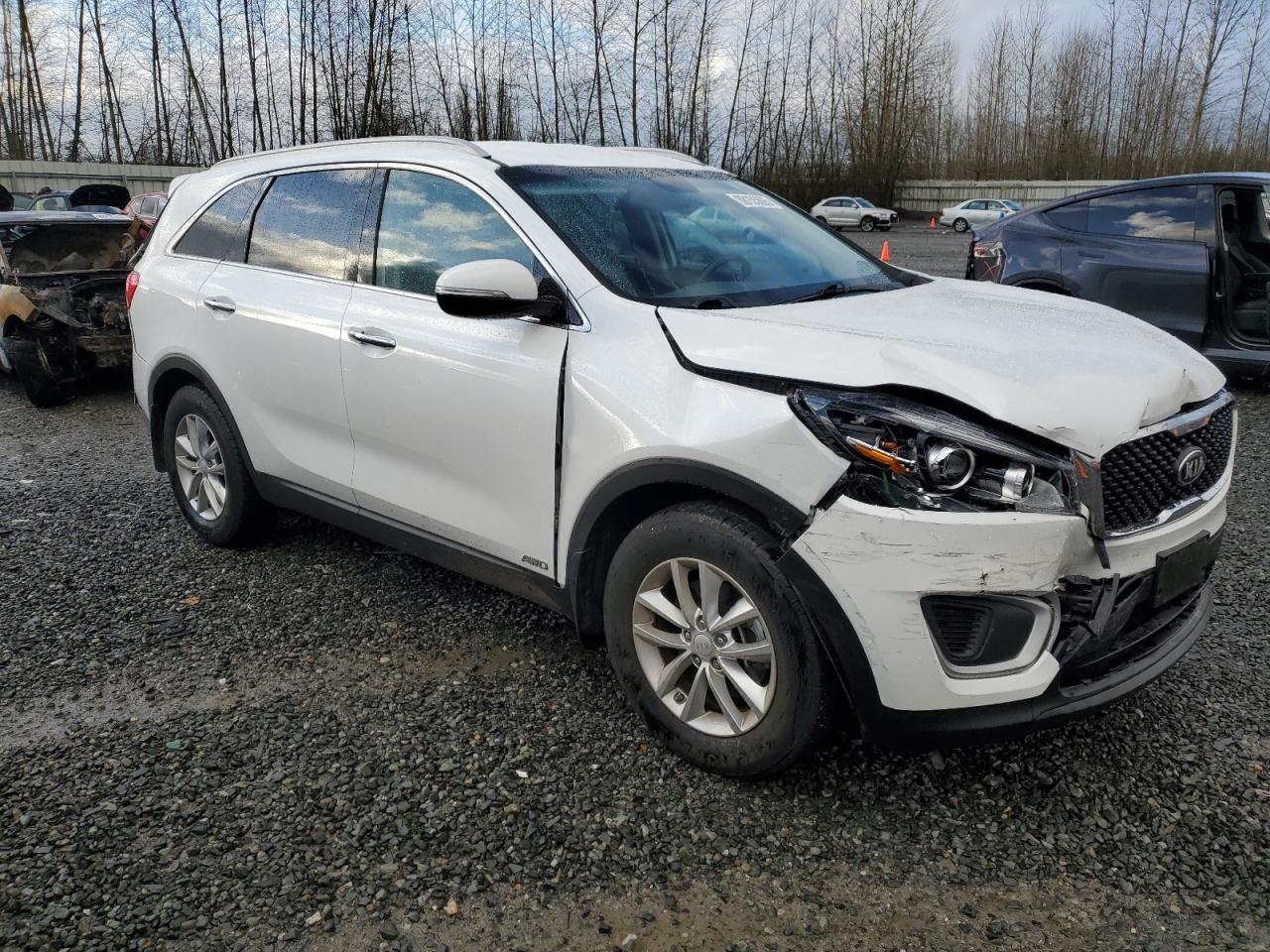 VIN 5XYPGDA39HG332132 2017 KIA SORENTO no.4