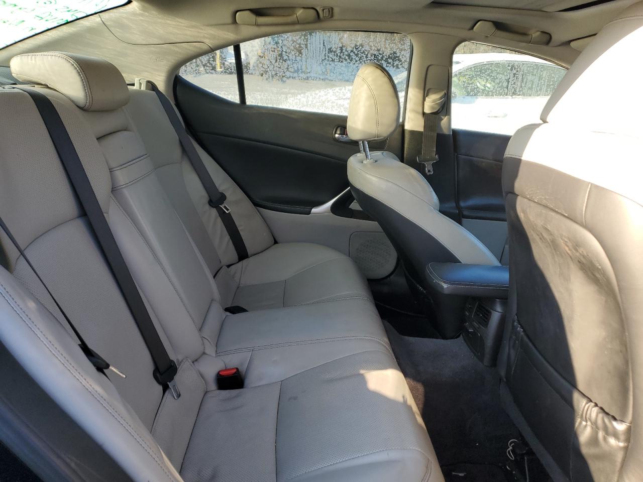 2009 Lexus IS - Image 10