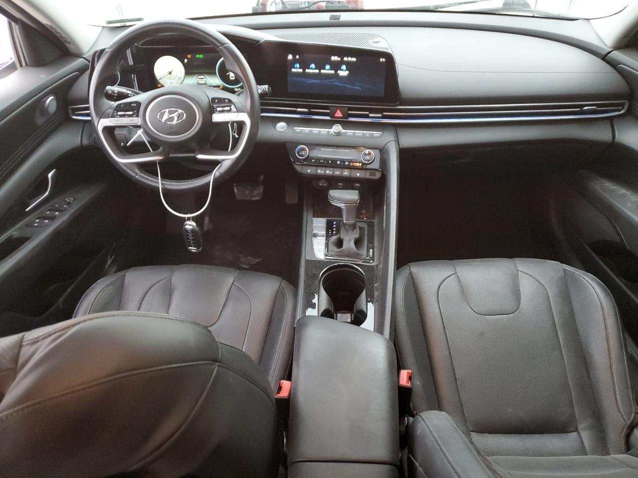 2021 Hyundai Elantra - Image 8