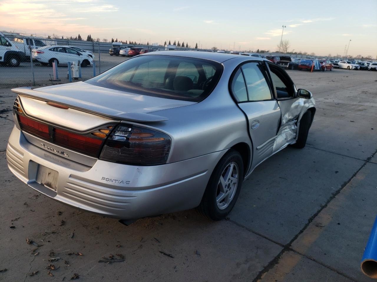 2004 Pontiac Bonneville - Image 3