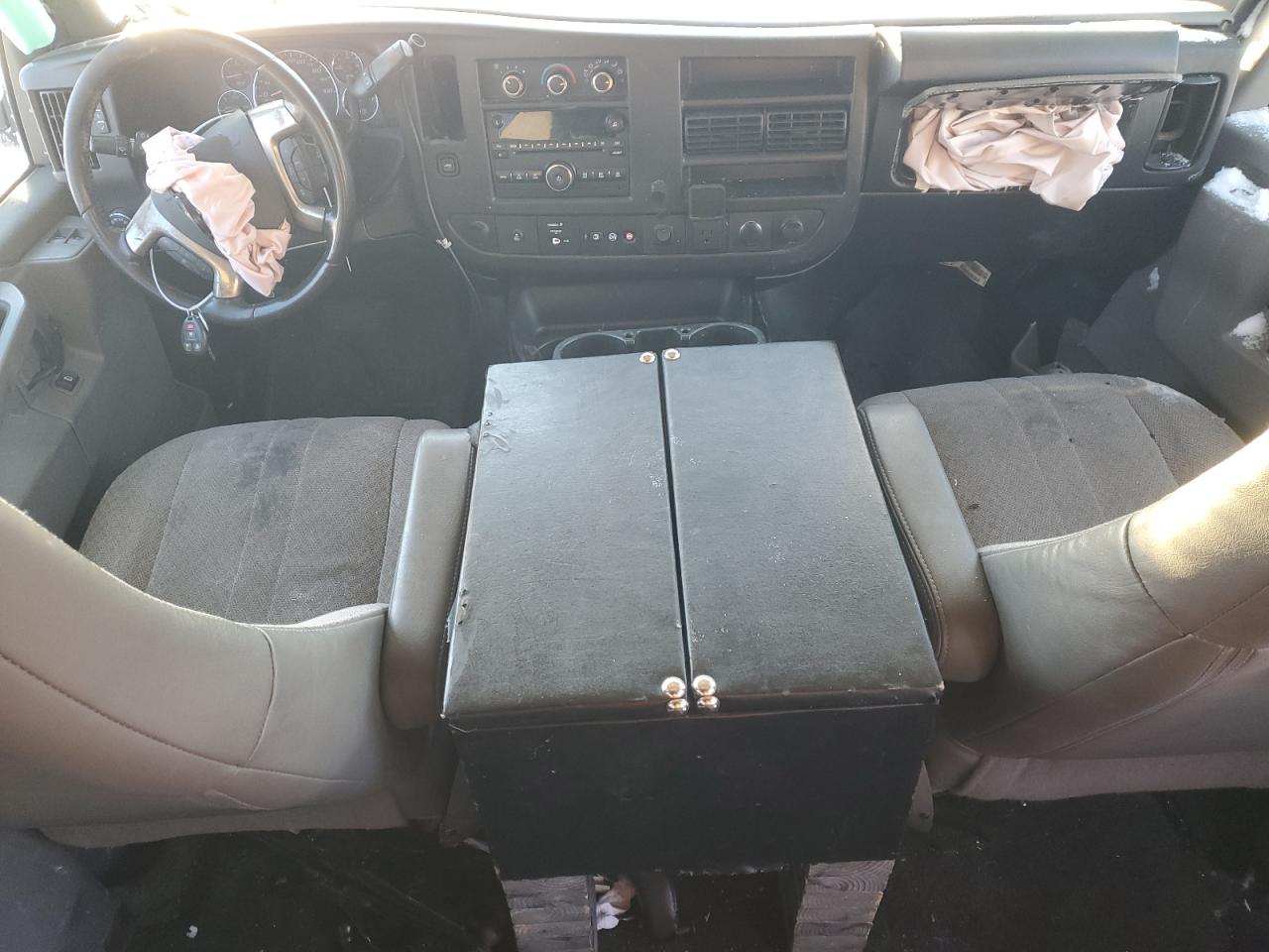 2017 Chevrolet Express - Image 8
