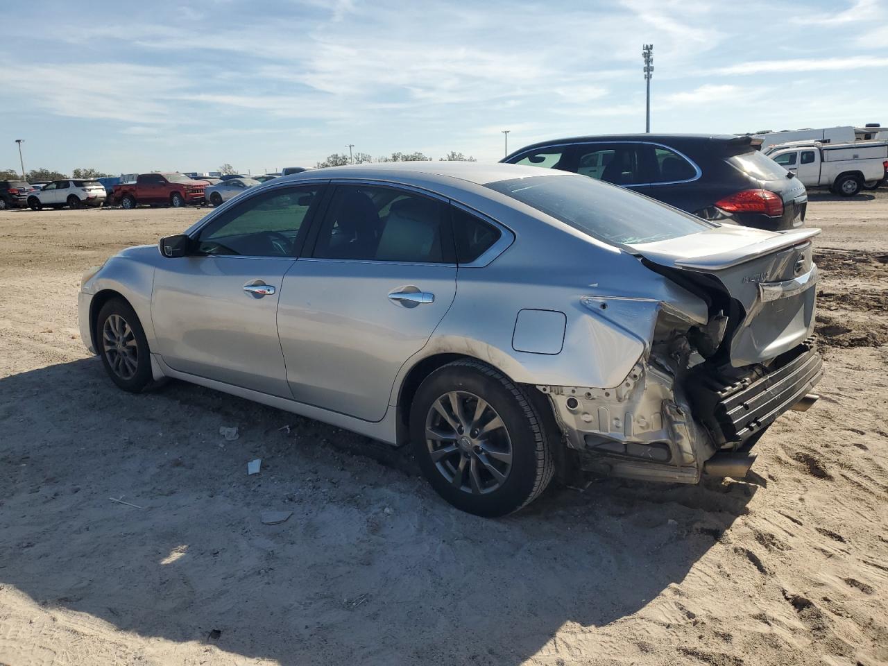 2015 Nissan Altima - Image 2