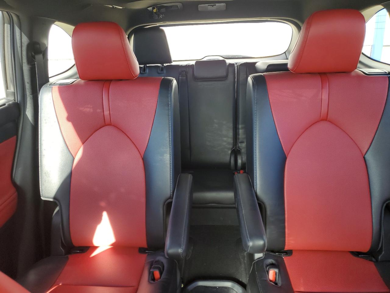 2022 Toyota Highlander - Image 10