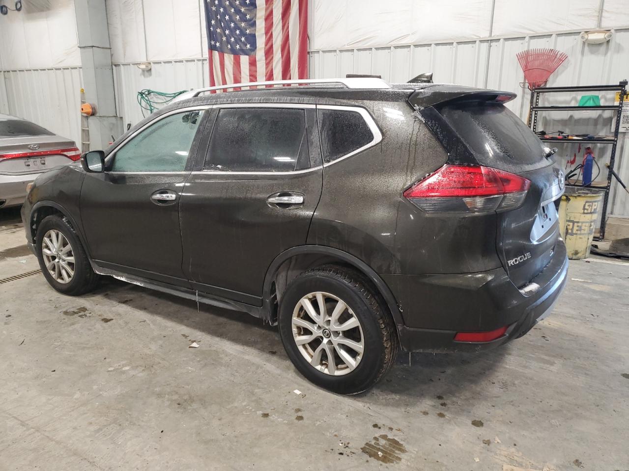 2017 Nissan Rogue - Image 2