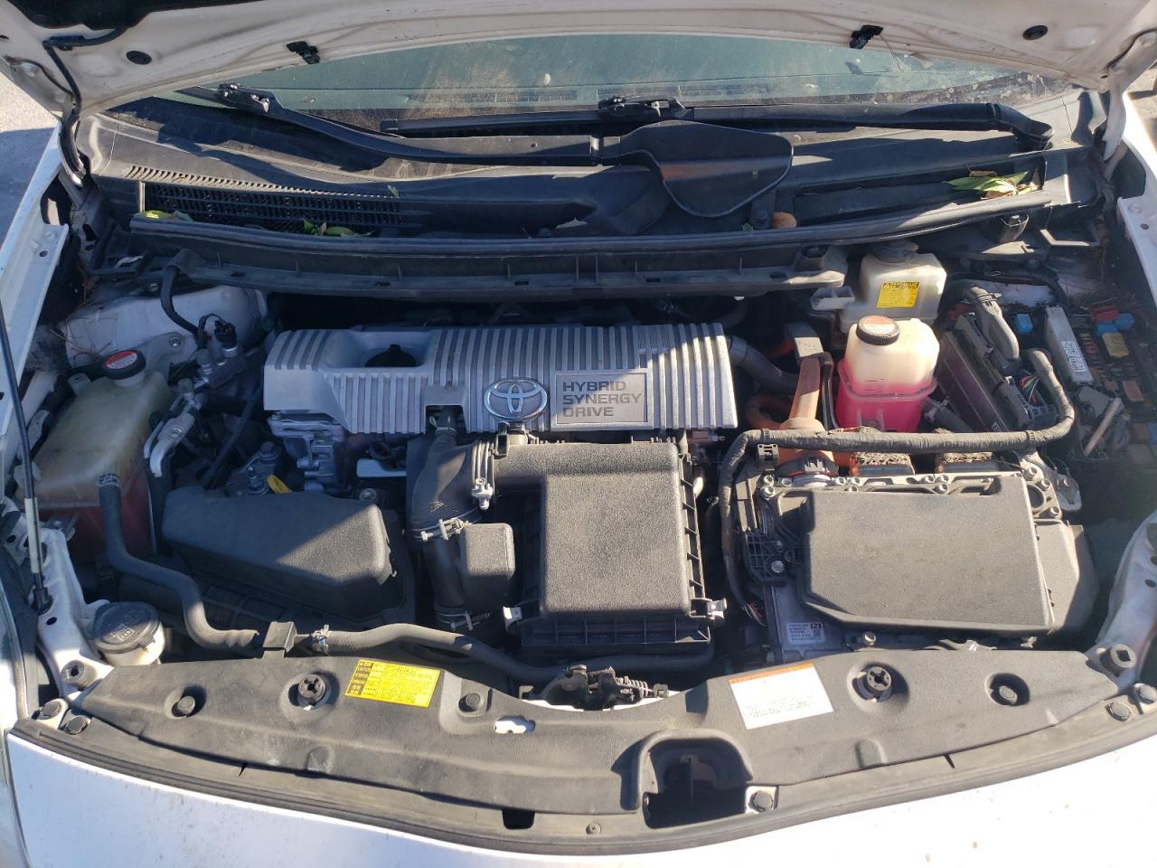 2015 Toyota Prius - Image 12