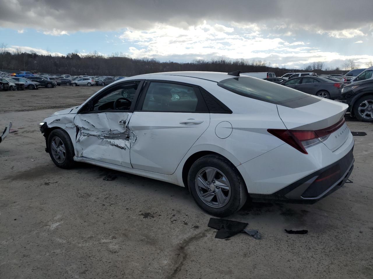 2024 Hyundai Elantra - Image 2