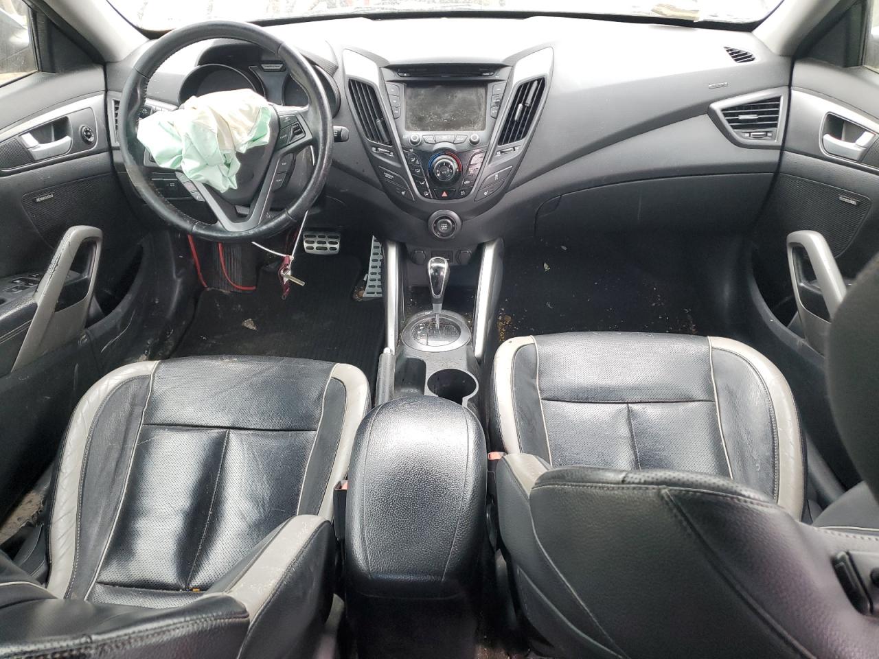 2013 Hyundai Veloster - Image 8
