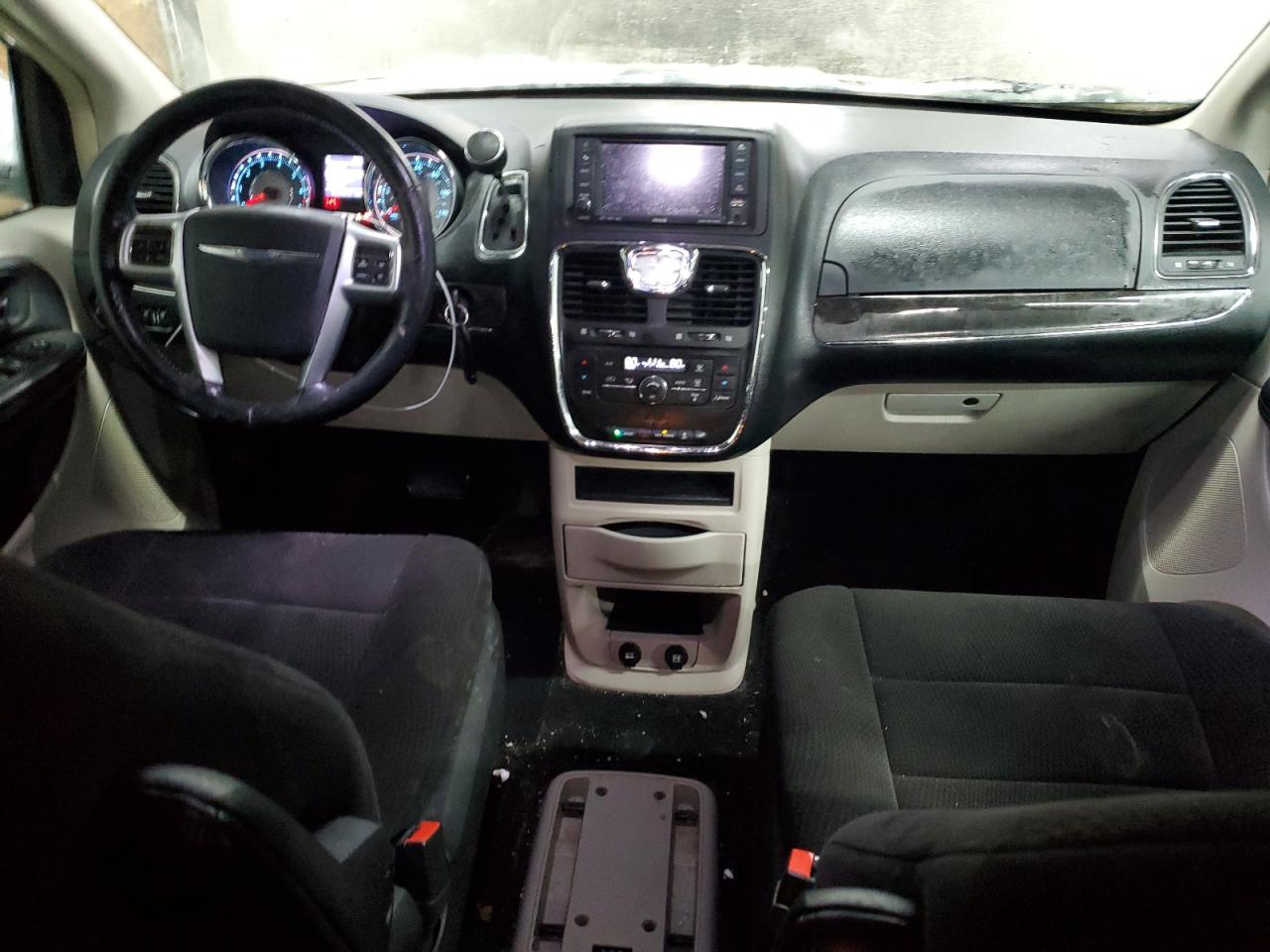 2011 Chrysler Town & Country - Image 8