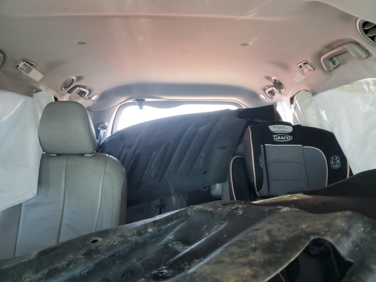 2014 Toyota Sienna - Image 10