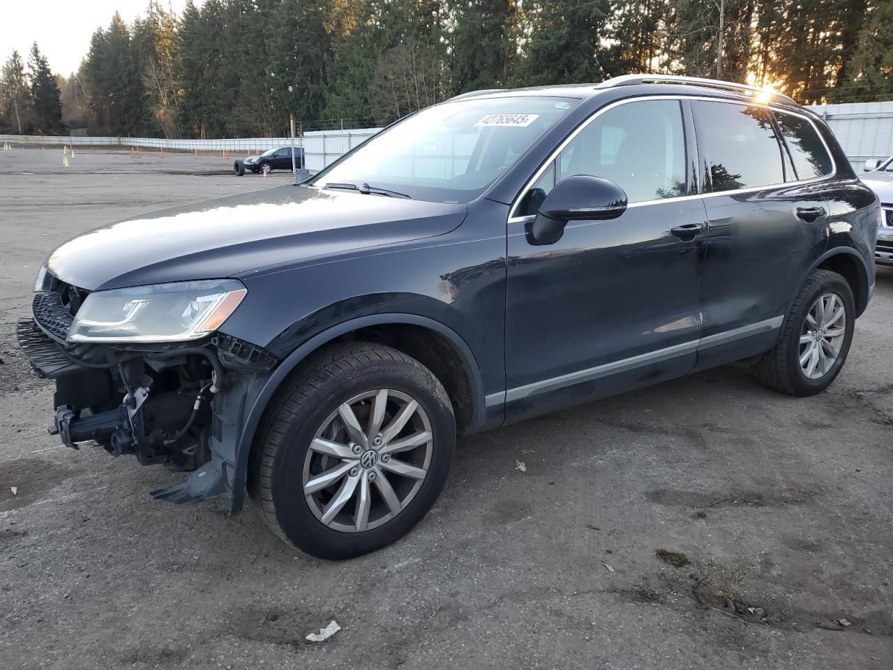 2015 Volkswagen Touareg - Image 1