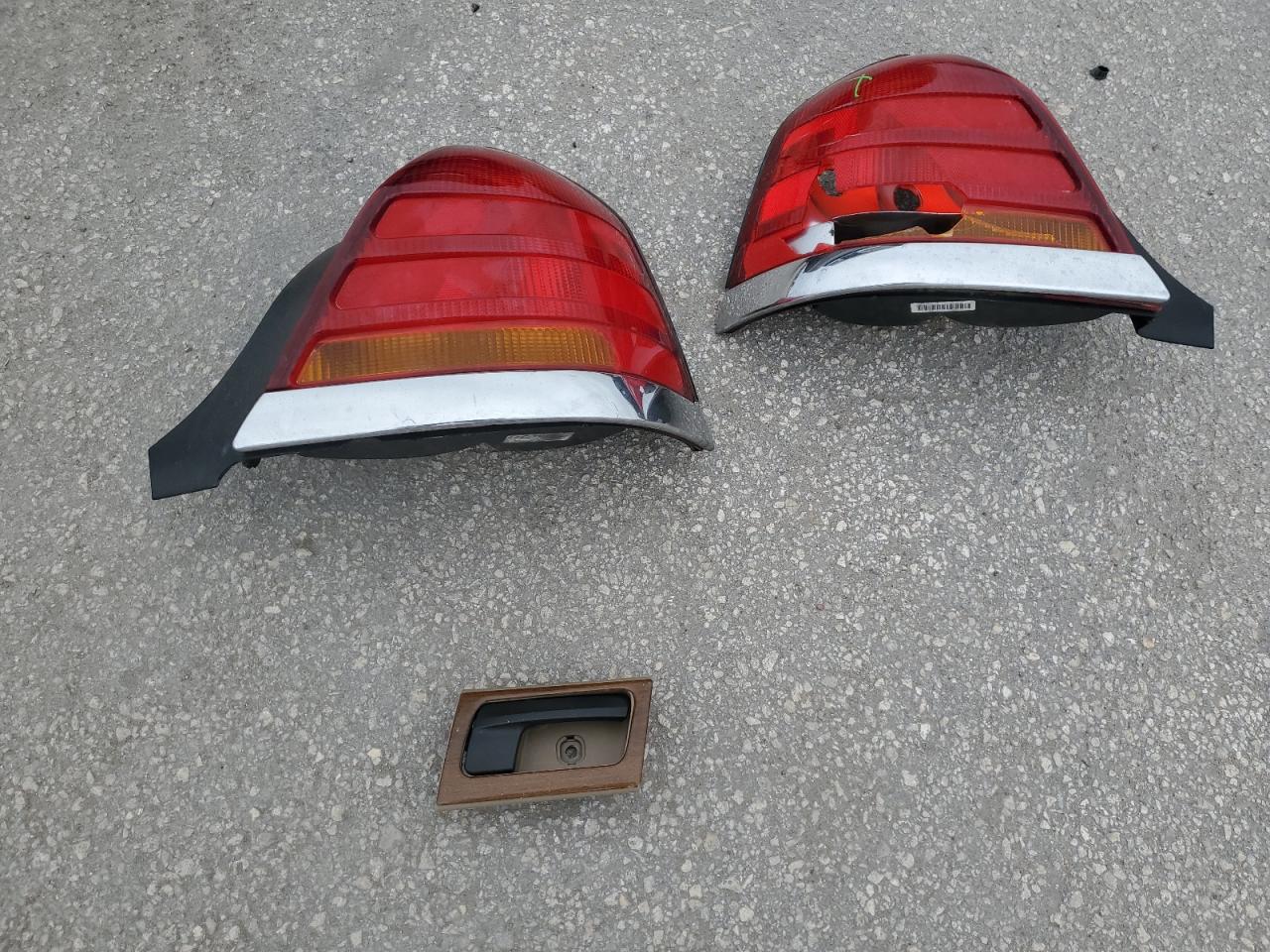 2003 Ford Crown Victoria - Image 12