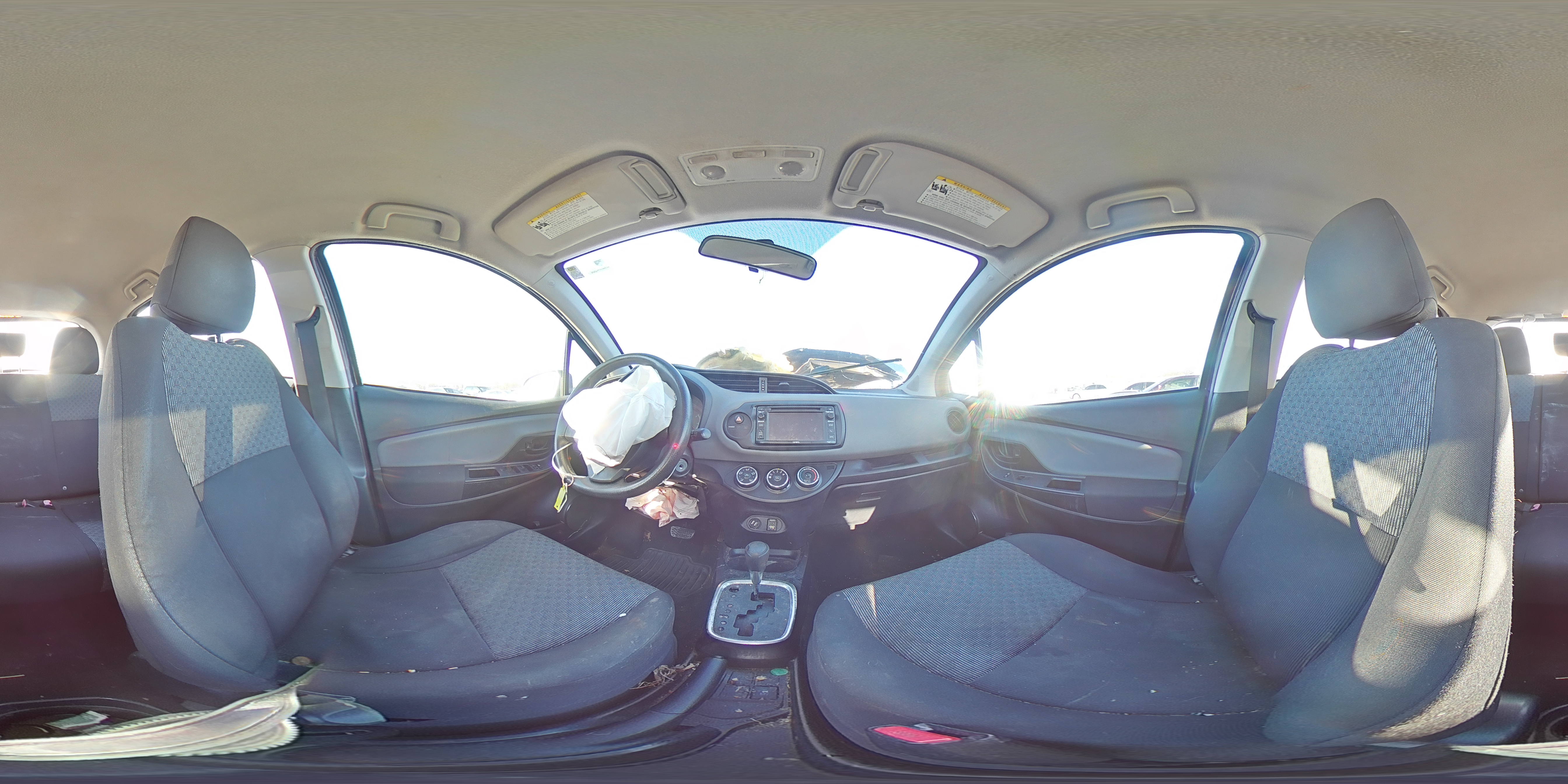 2015 Toyota Yaris - Image 13