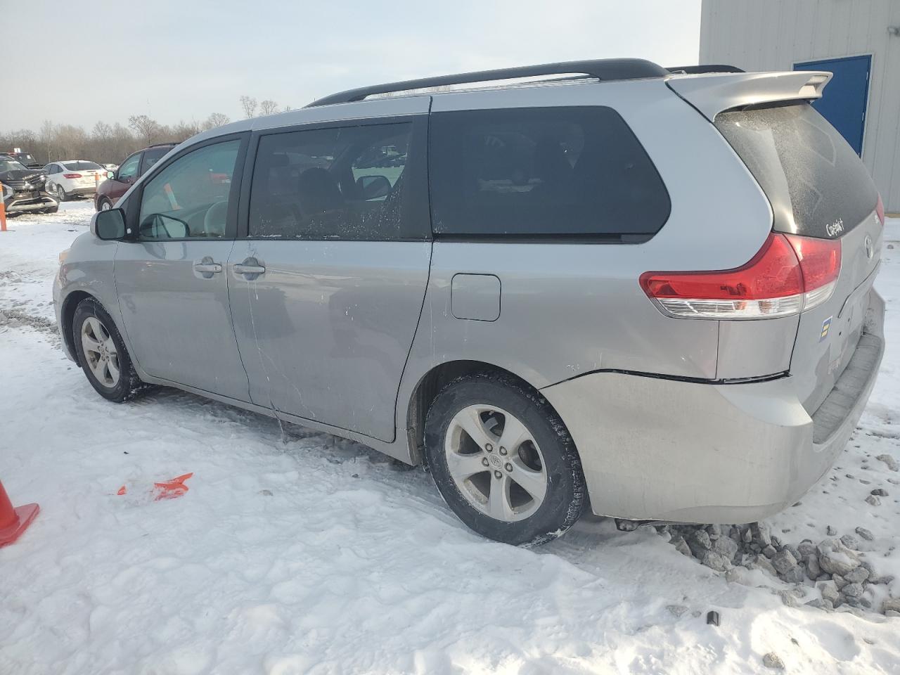 2011 Toyota Sienna - Image 2