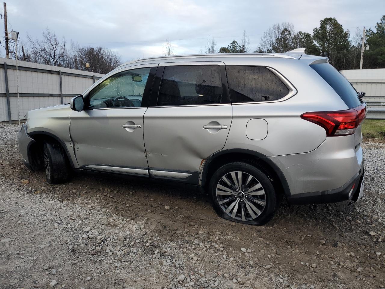 2019 Mitsubishi Outlander - Image 2