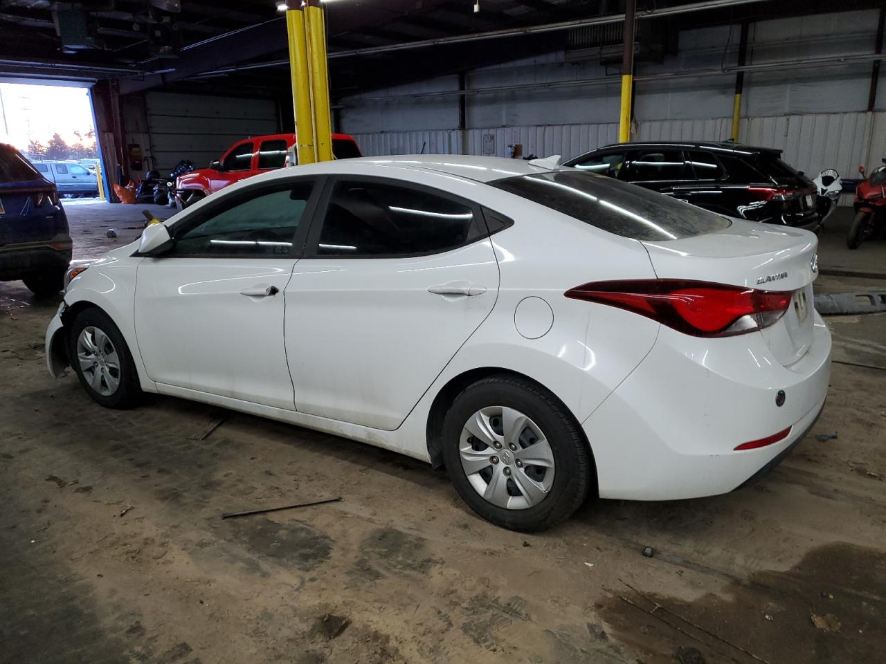 2016 Hyundai Elantra - Image 2