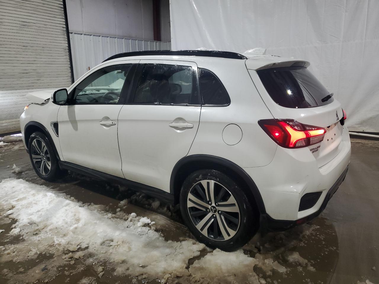 2021 Mitsubishi Outlander - Image 2