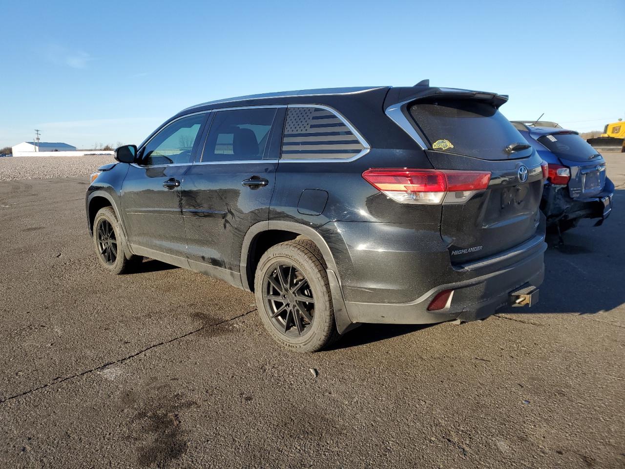 5TDJZRFH6KS988199 2019 TOYOTA HIGHLANDER - Image 2