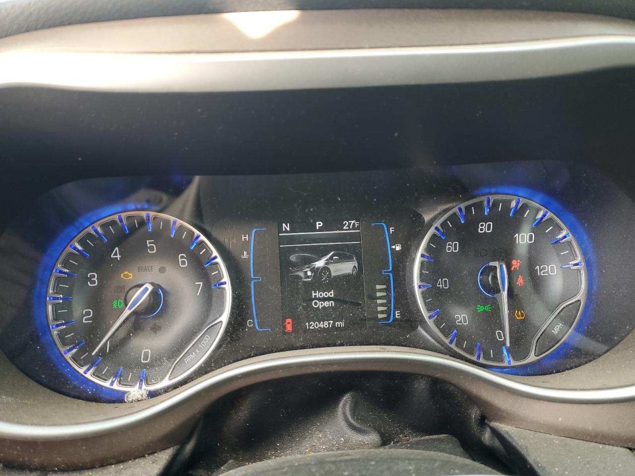 2017 Chrysler Pacifica - Image 9